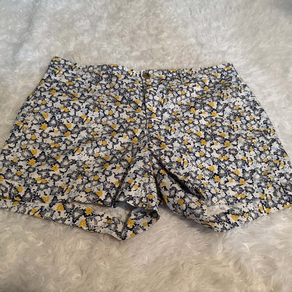 Old Navy Mid Rise Every Day Shorts‎ Yellow, Blue, and White Floral Women’s 10